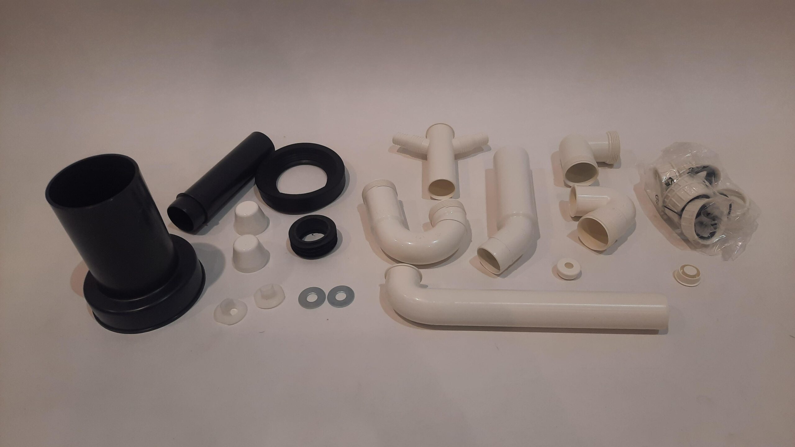 Toilet plastic pipe set