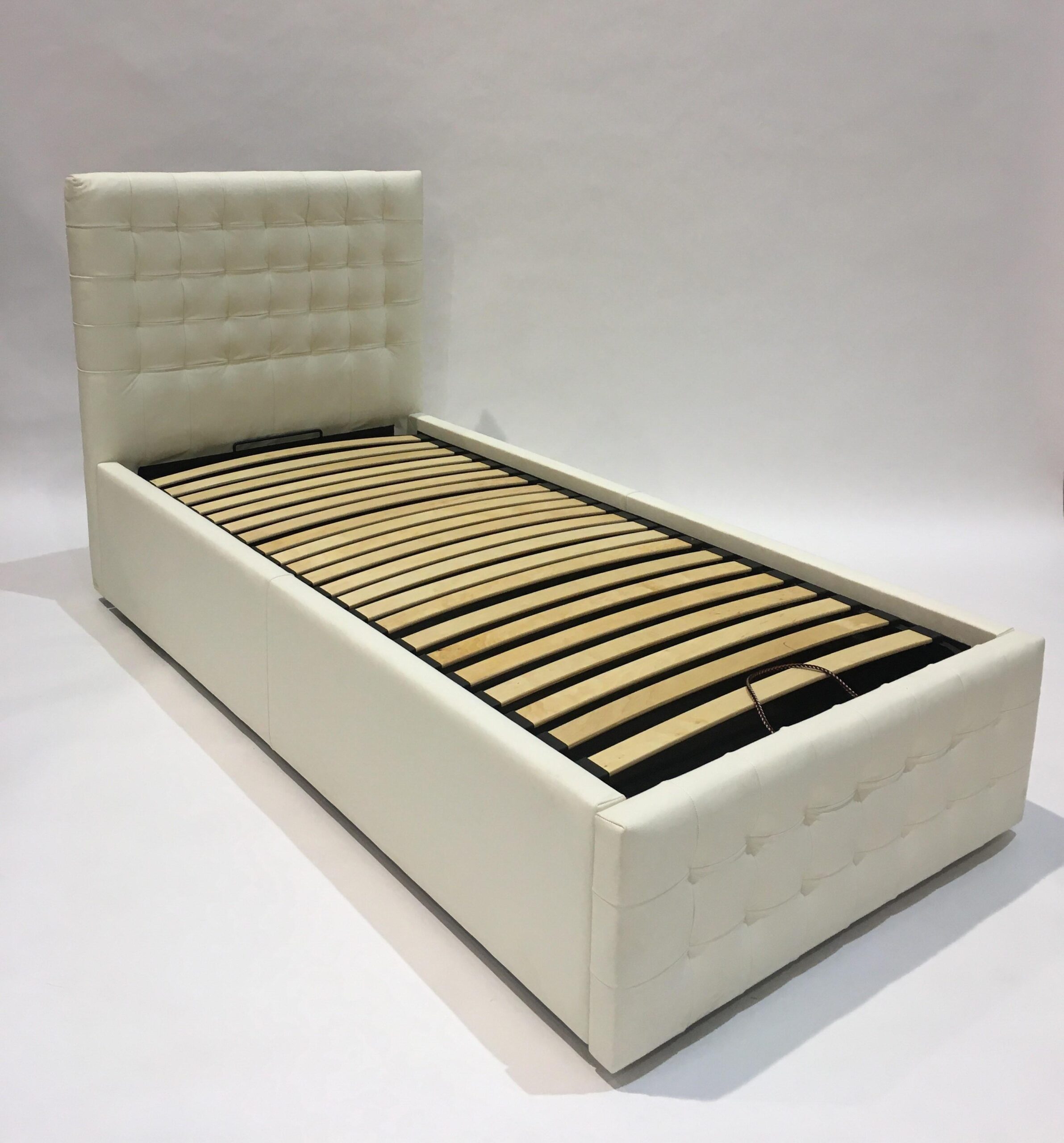 Bed CHARLOTTE 180x200 USED
