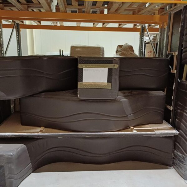 Leather seats mounted to the wall - brown (VIP WO)